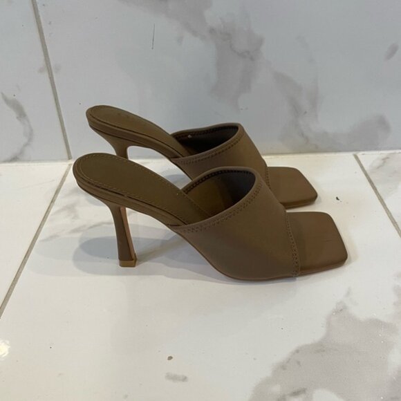 Cute Beige Slip On Sandals - Picture 3 of 9